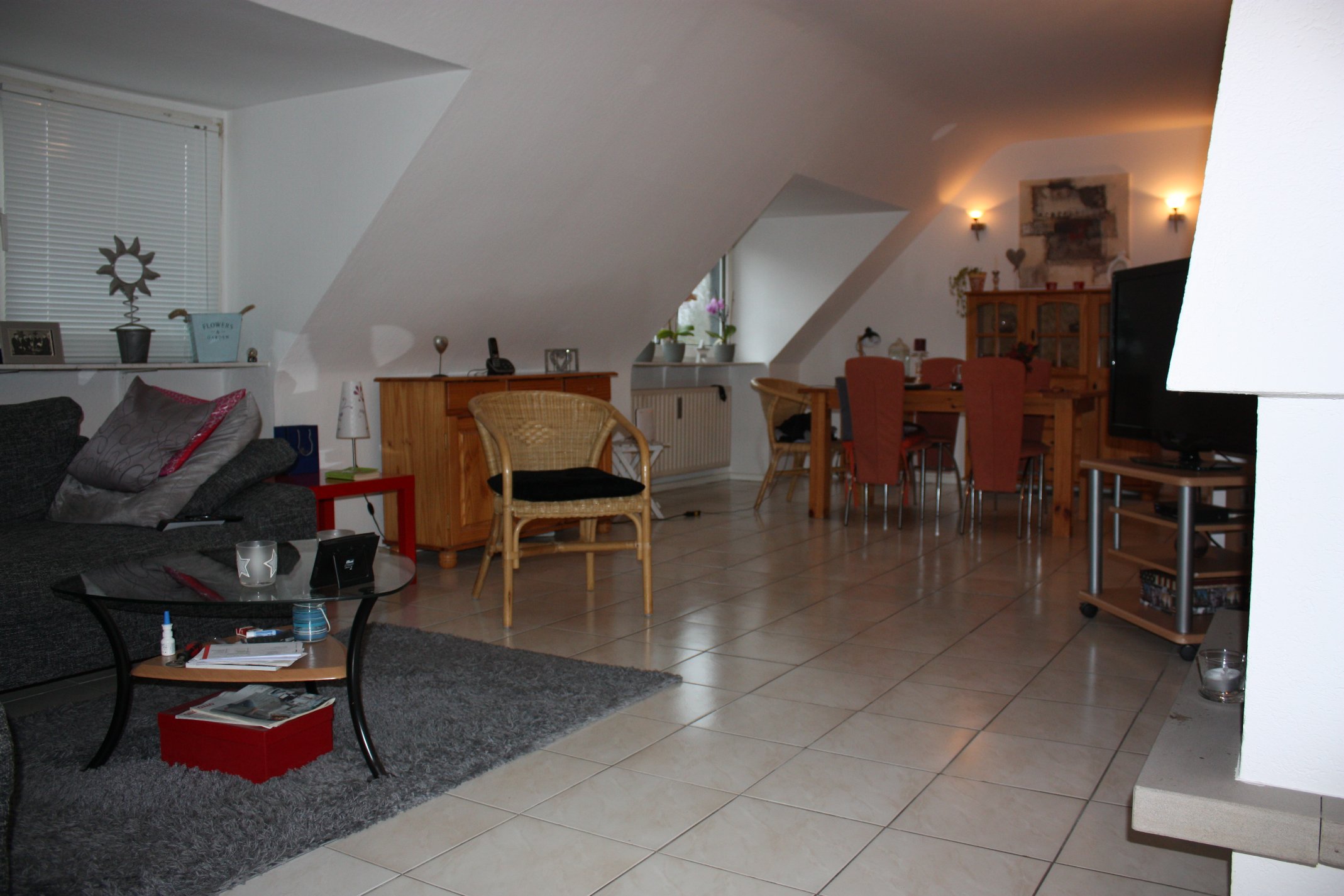 Großzügige 5-Raum-Wohnung mit Kamin