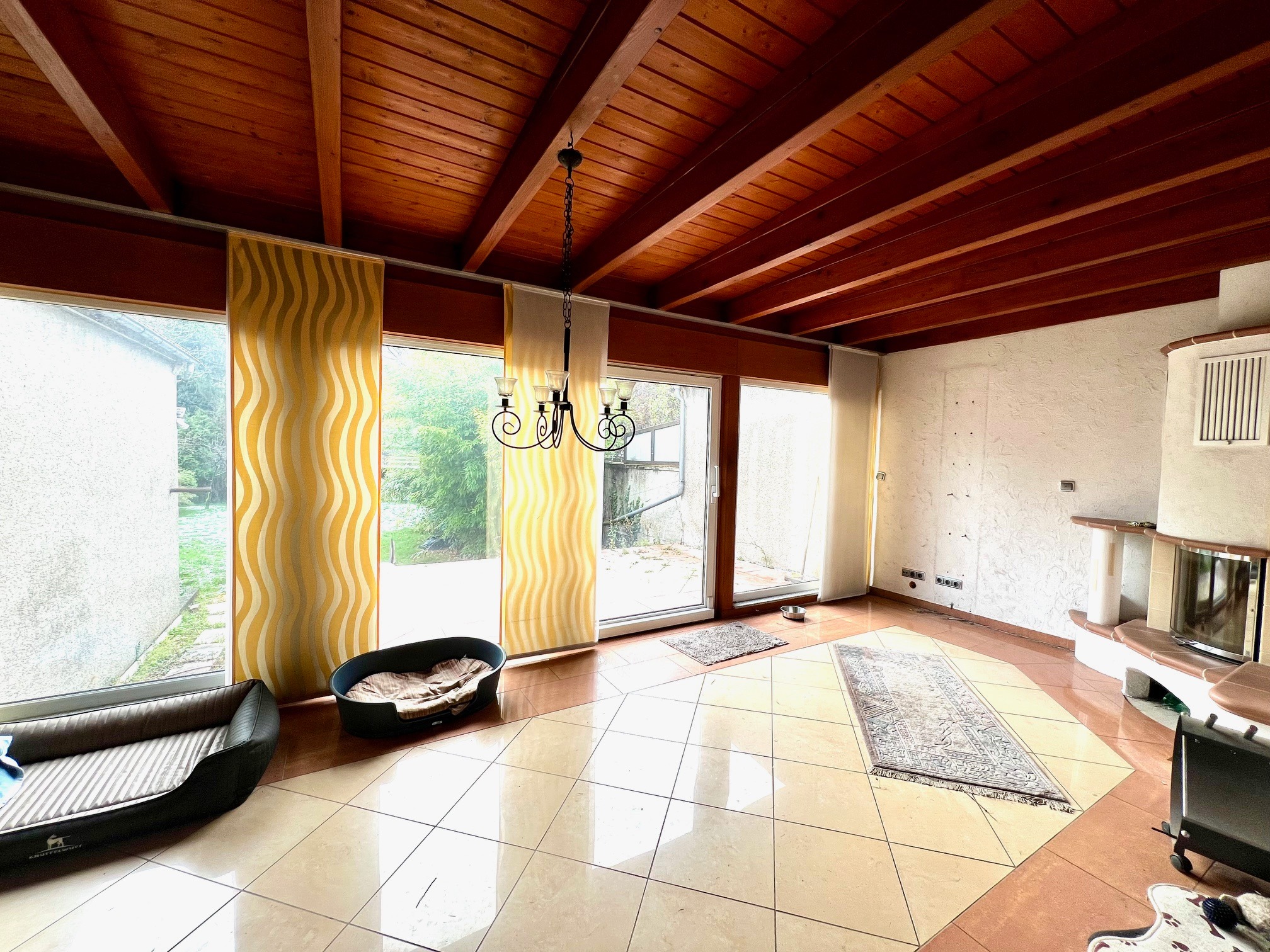 EFH zzgl. 78 qm ausgebautem Souterrain, Kamin, 3 Stellplätze, etc., nahe der Sechs-Seen-Platte