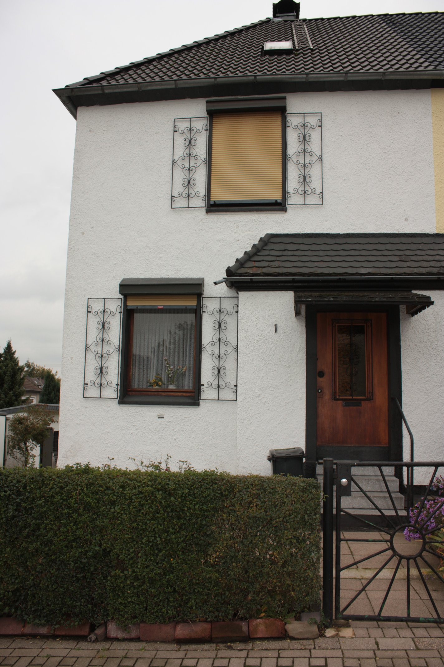 Kleine Doppelhaushälfte mit großem Grundstück in Schönebeck