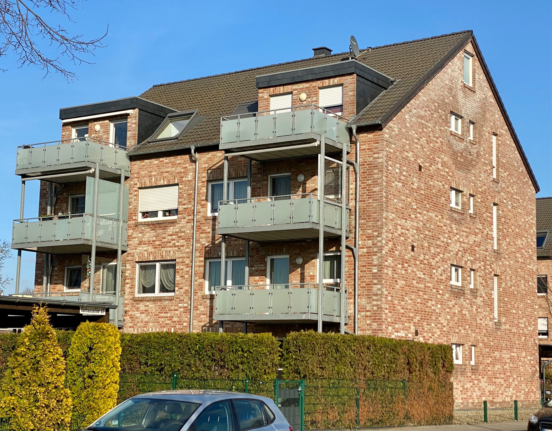 Lichtdurchflutete Maisonette-Wohnung inkl. Einbauküche und Carport in Duisburg-Rumeln