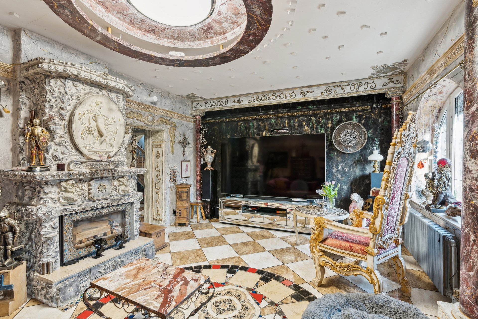 Wohnbereich mit Kamin