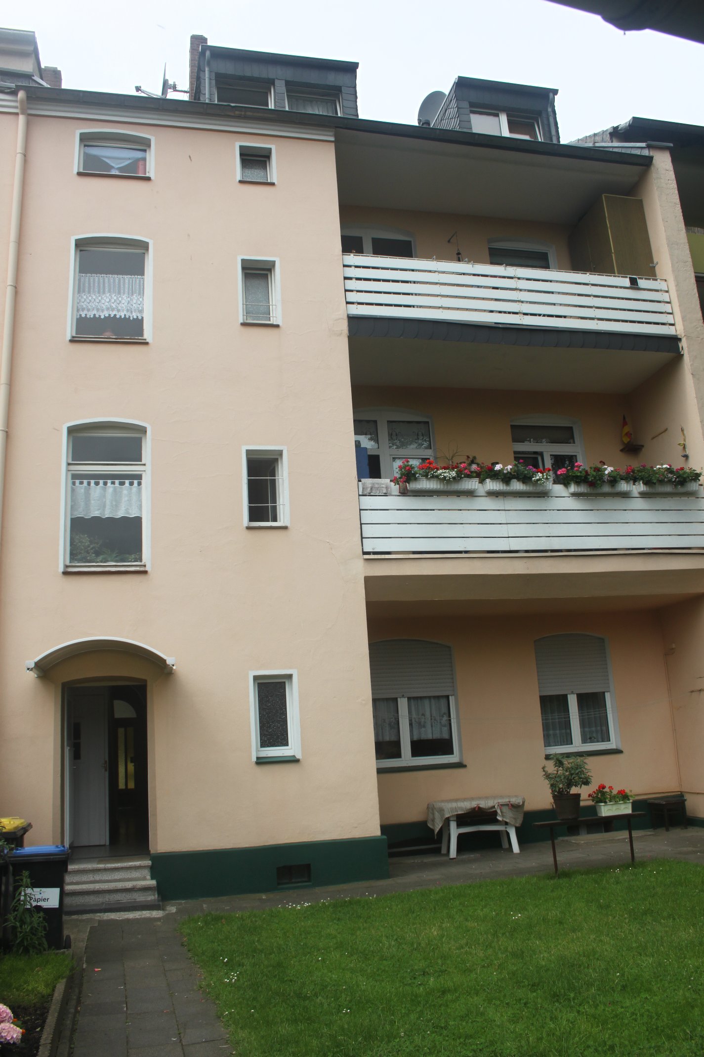 4-Familienhaus mit Balkonen in Duisburg-Friemersheim