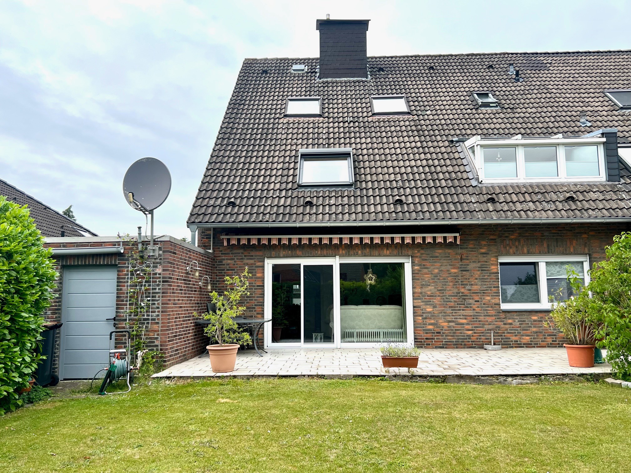 Zweifamilienhaus auf tollem Grundstück in begehrter Lage von Alpen Menzelen-West