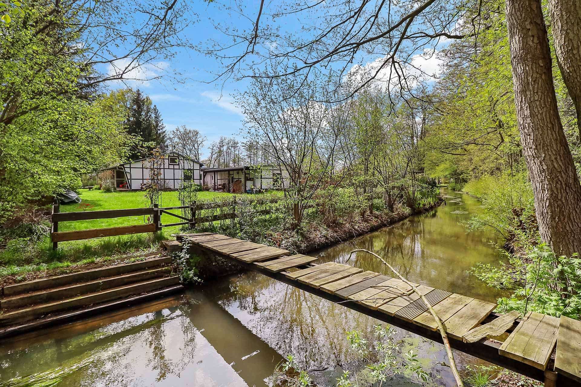 Blick auf das Grundstück und die Kleine Spree