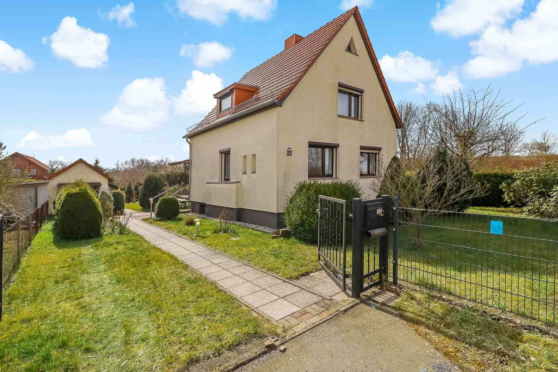 Haus- und Gartenansicht 