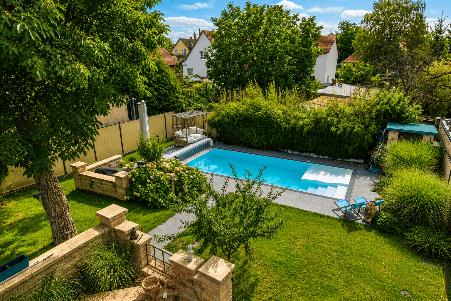 Garten mit Pool