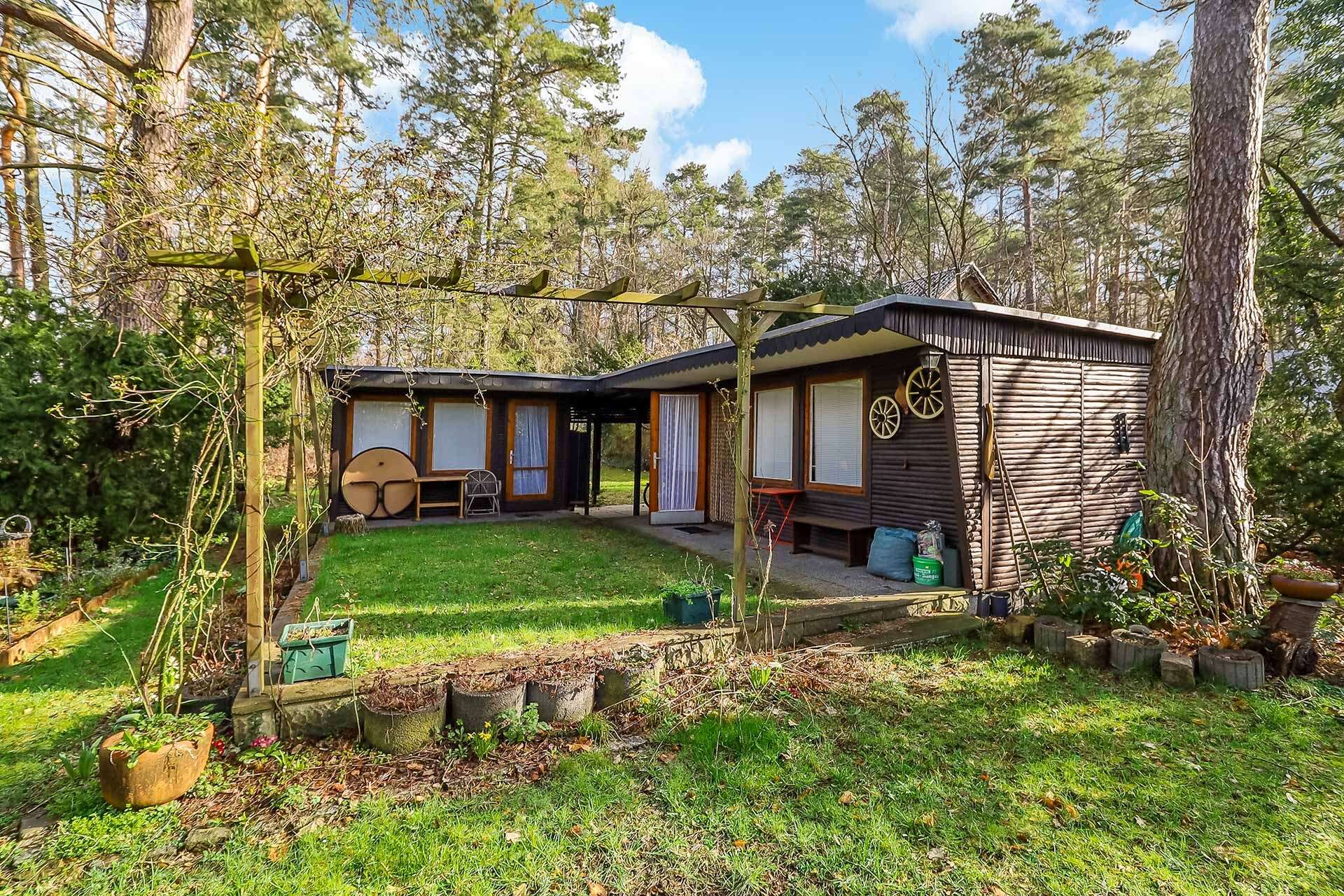 Bungalow und Schuppen