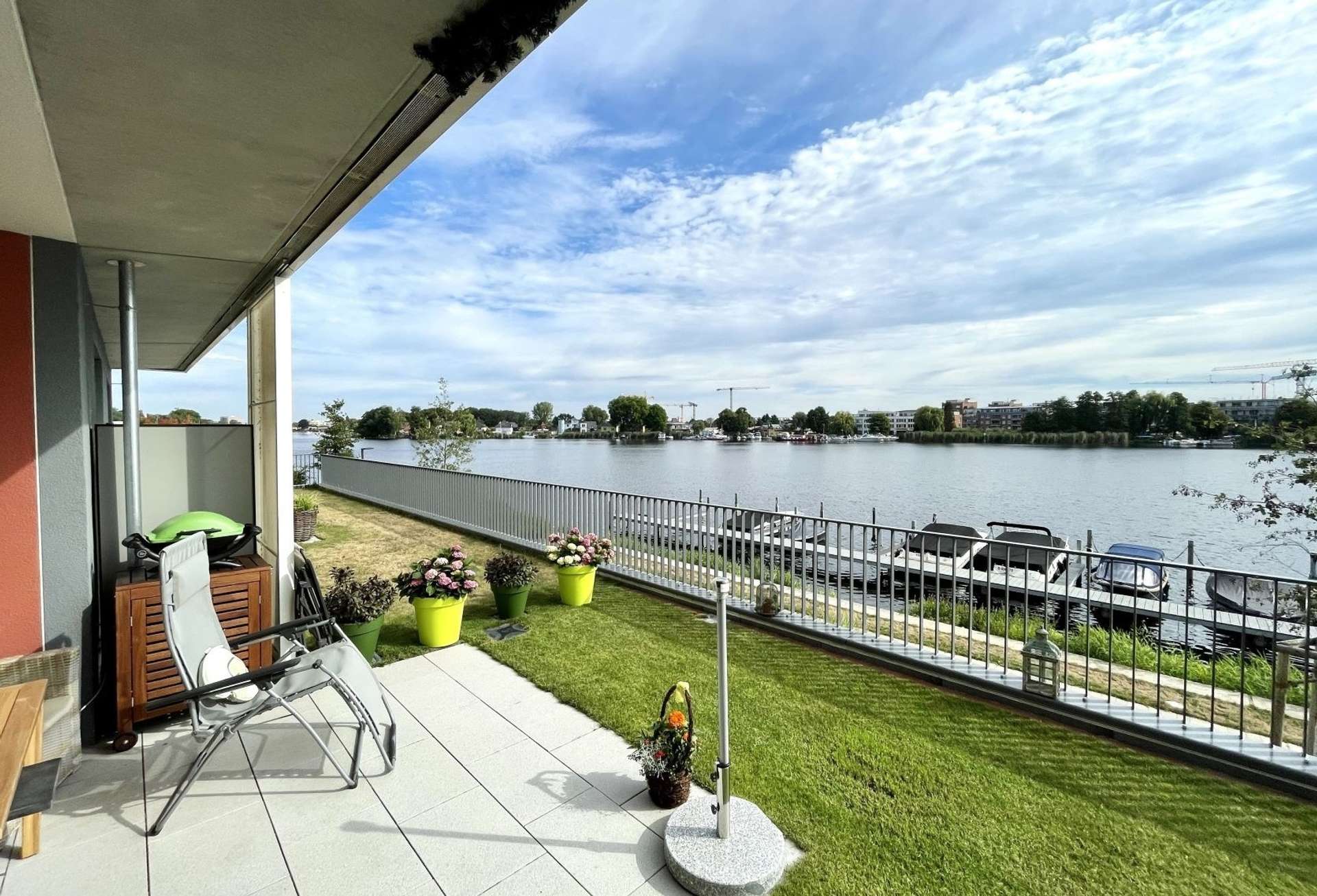 Terrasse am Wasser