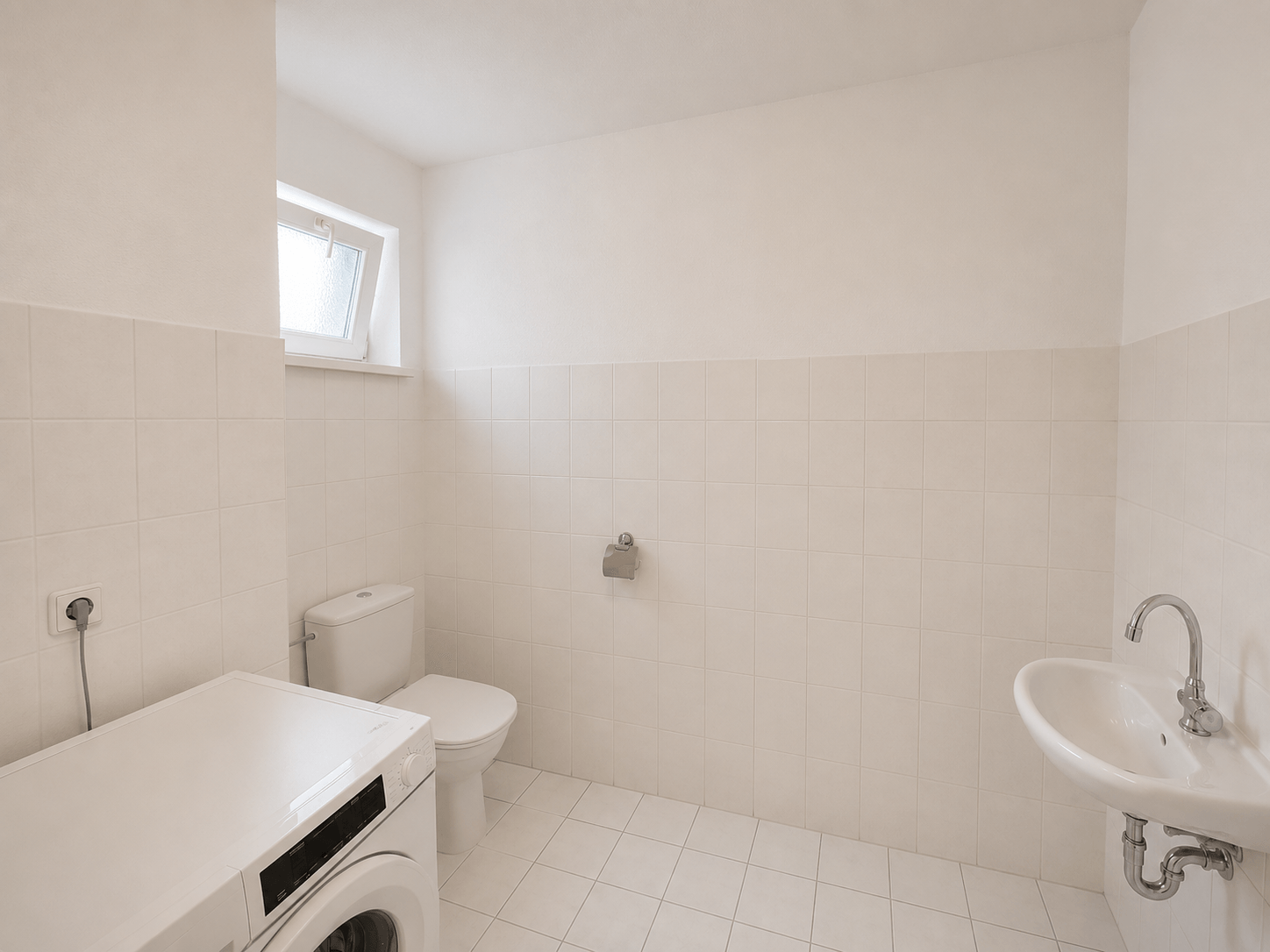 Gäste WC EG (Mit KI leergeräumt)