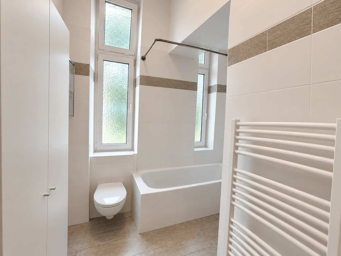 Badezimmer 1. OG (mit KI leergeräumt)