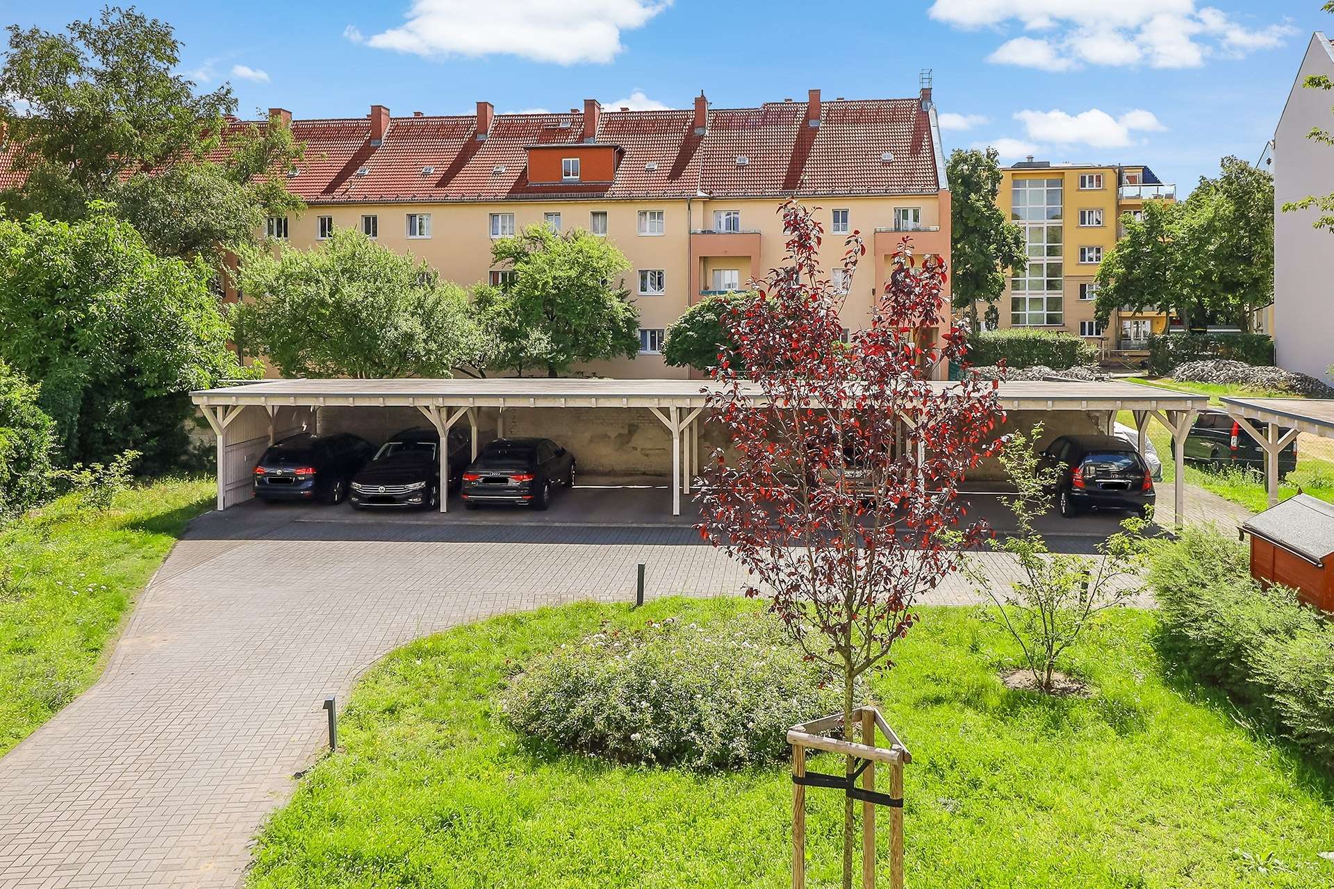 Blick auf Carportstellplatz