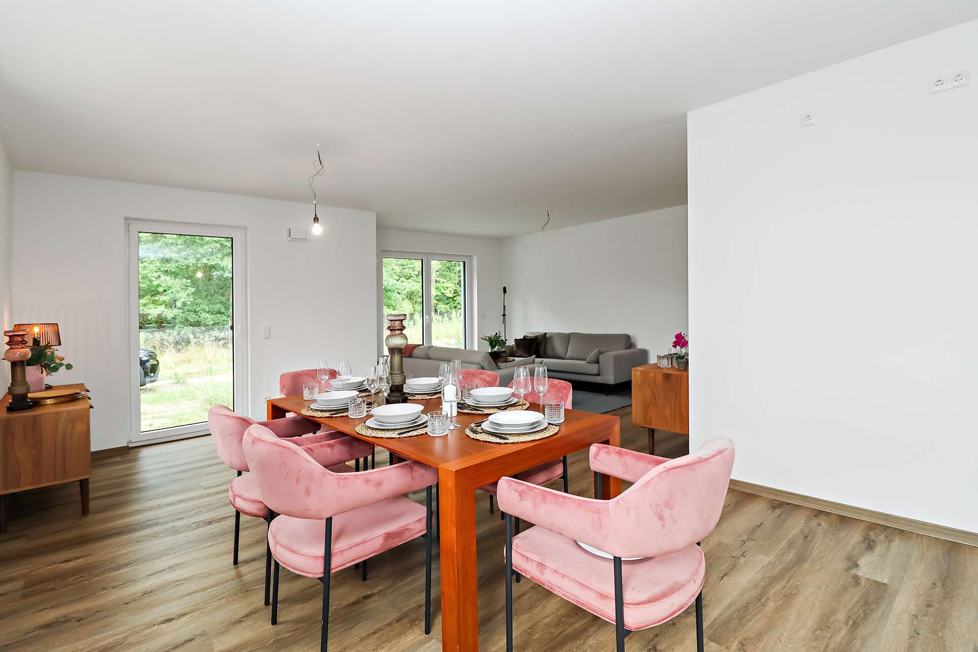 Essbereich Blick ins Wohnzimmer