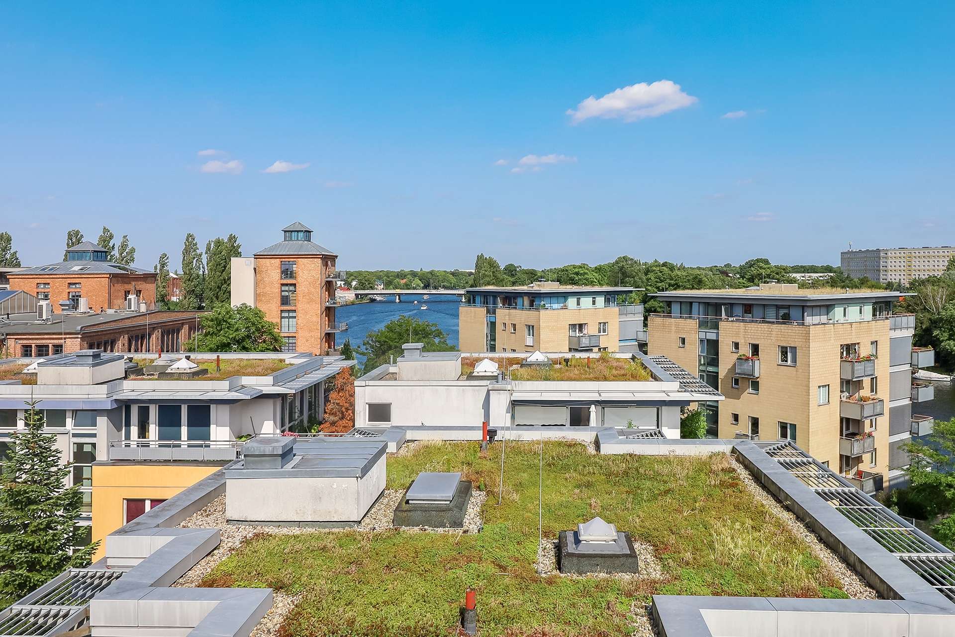 Panoramablick vom Balkon