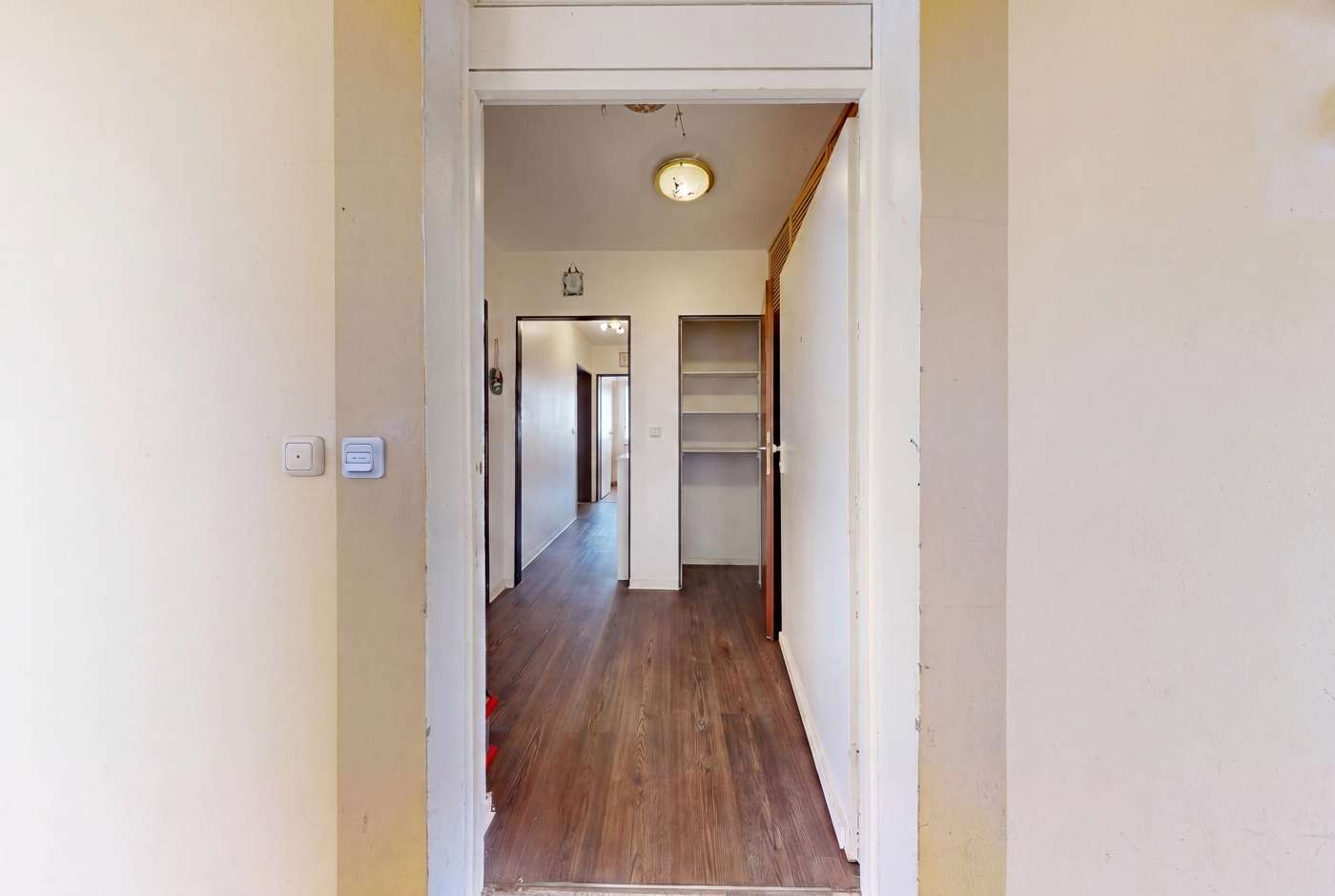 Sanierte 5-Zi.-Maisonette mit 2 Balkonen, Aufzug & Ausbaupotenzial in ruhiger Lage Hannovers – Bild 9