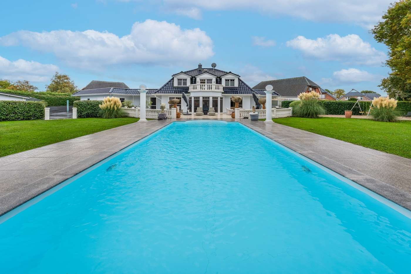 Exklusive Villa mit Wellness & Weitblick – Bild 1