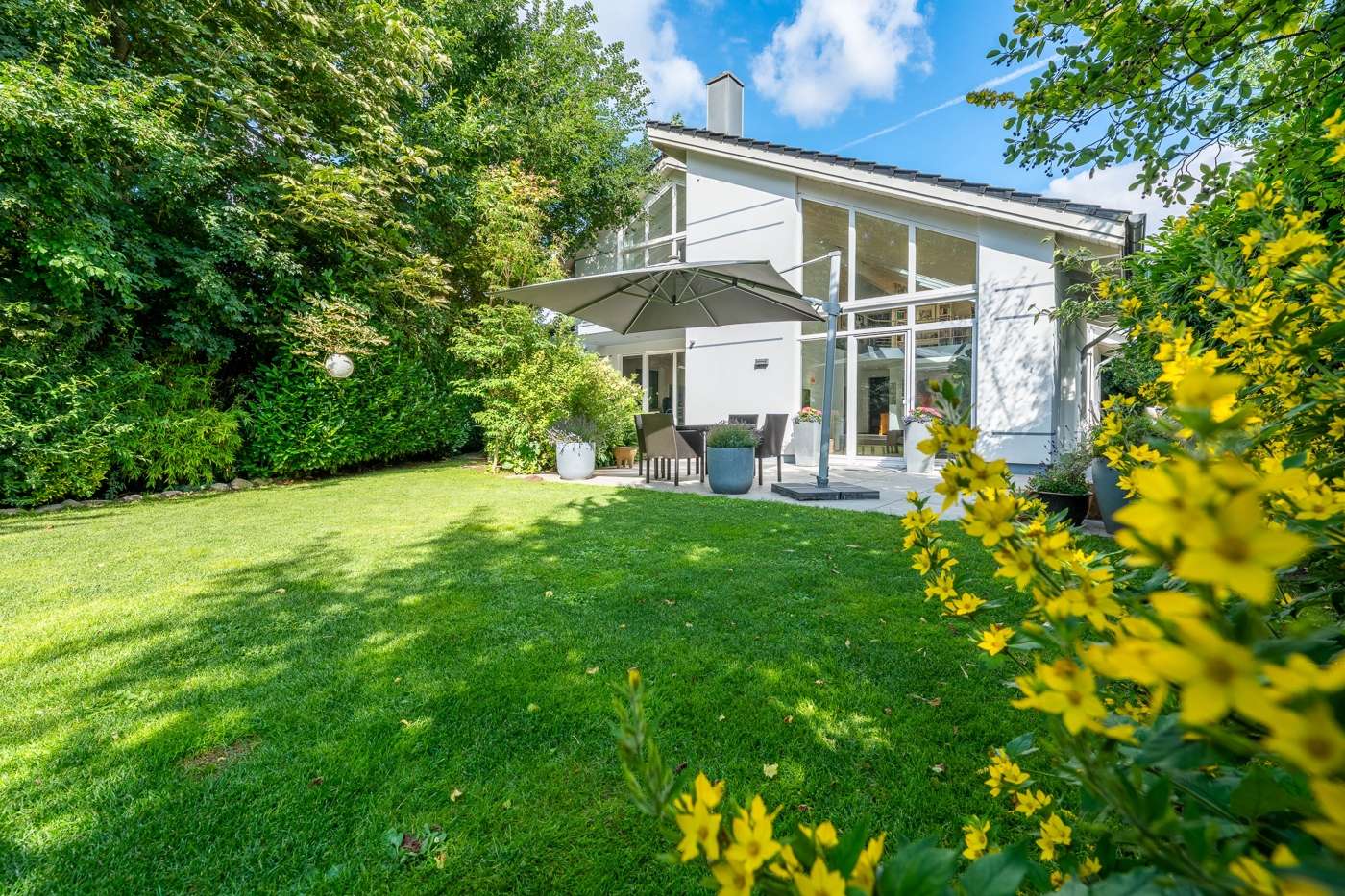 Wohnen auf höchstem Niveau – Luxus-Villa in Seenähe – Bild 2