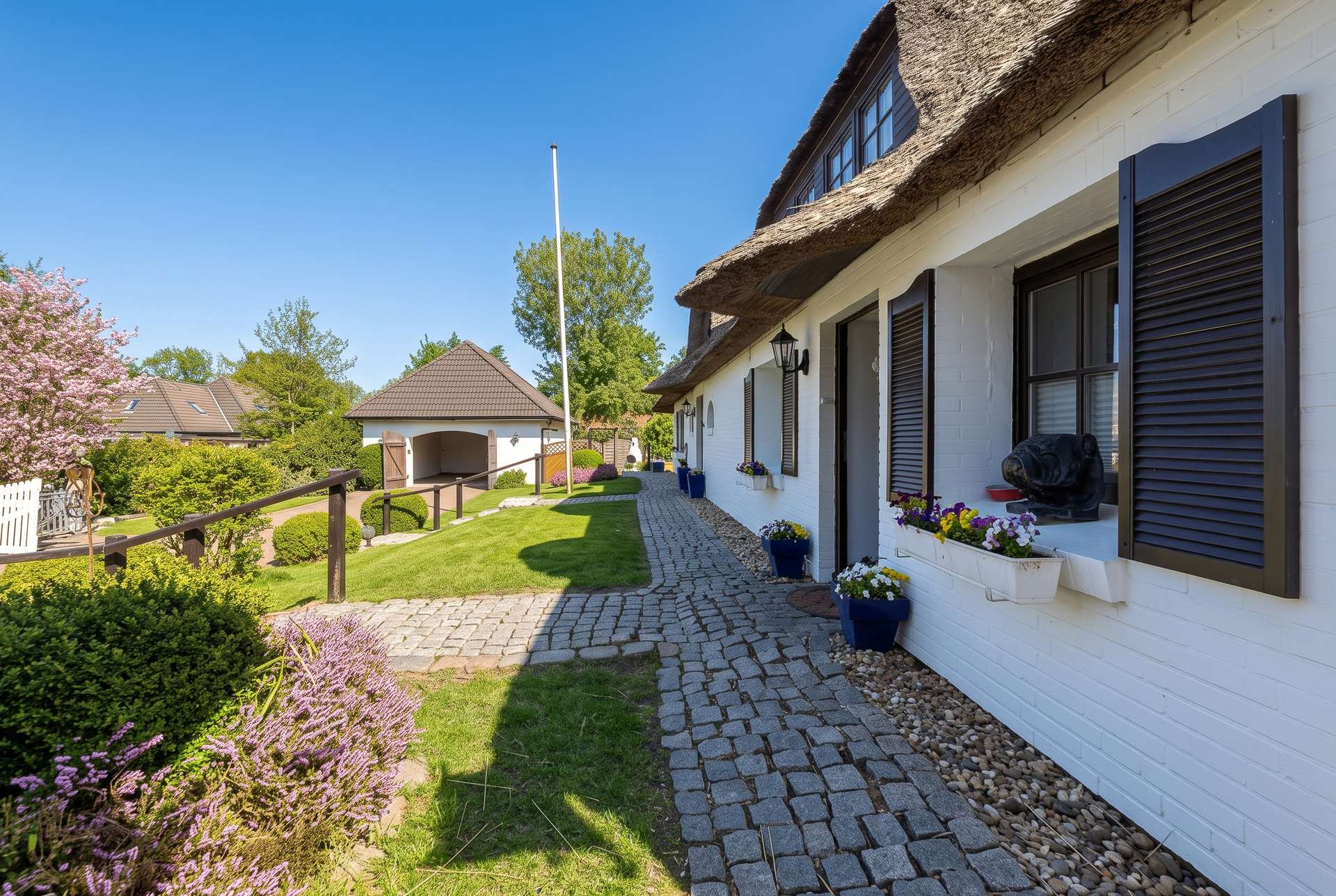 Ein Stück norddeutsches Lebensgefühl – historisches Reetdachhaus mit drei Wohneinheiten – Bild 9