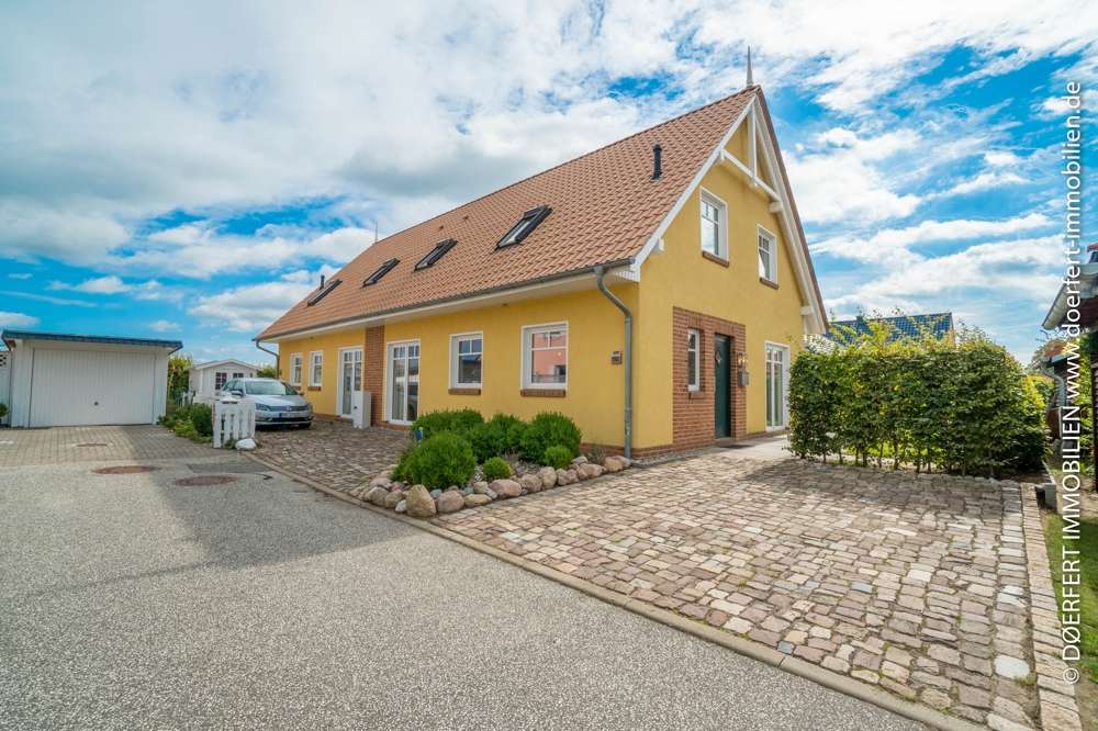 Ostseebad Rerik | Hochwertig ausgestattete DHH in exklusiver Wohnsiedlung nahe dem Strand & Ortskern – Bild 1