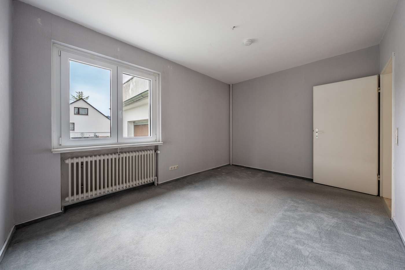 Viel Platz, viele Möglichkeiten – Gepflegtes Zweifamilienhaus mit großem Garten & Garage – Bild 5