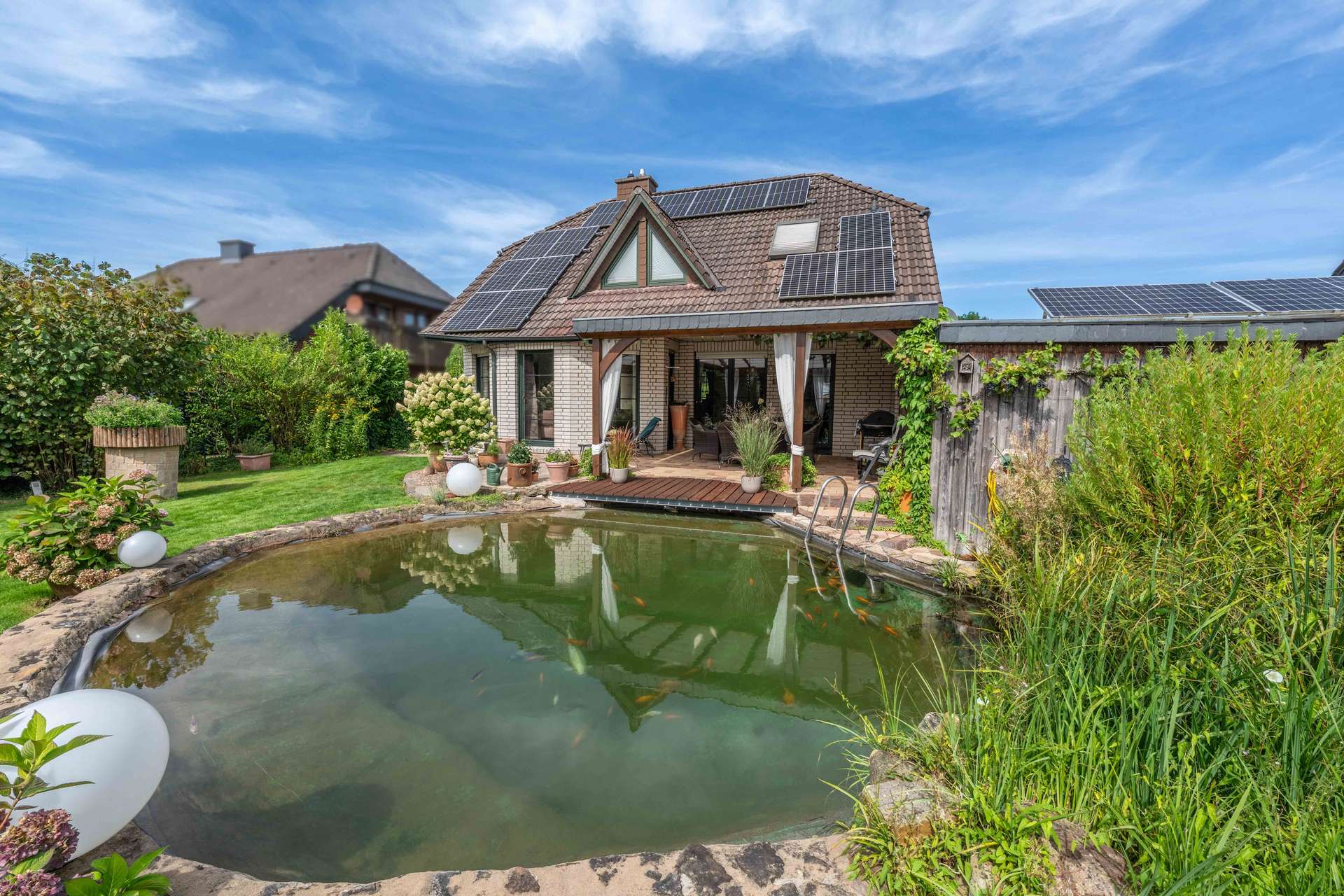 Traumhaftes Zuhause mit Schwimmteich, Kachelofen, PV-Anlage & Sauna – Bild 2