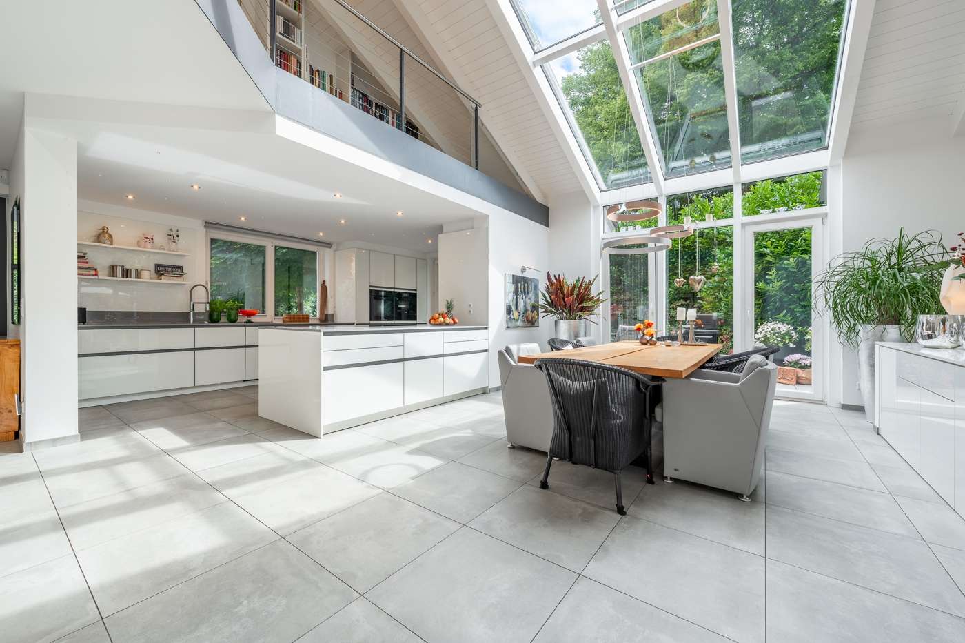Wohnen auf höchstem Niveau – Luxus-Villa in Seenähe – Bild 5