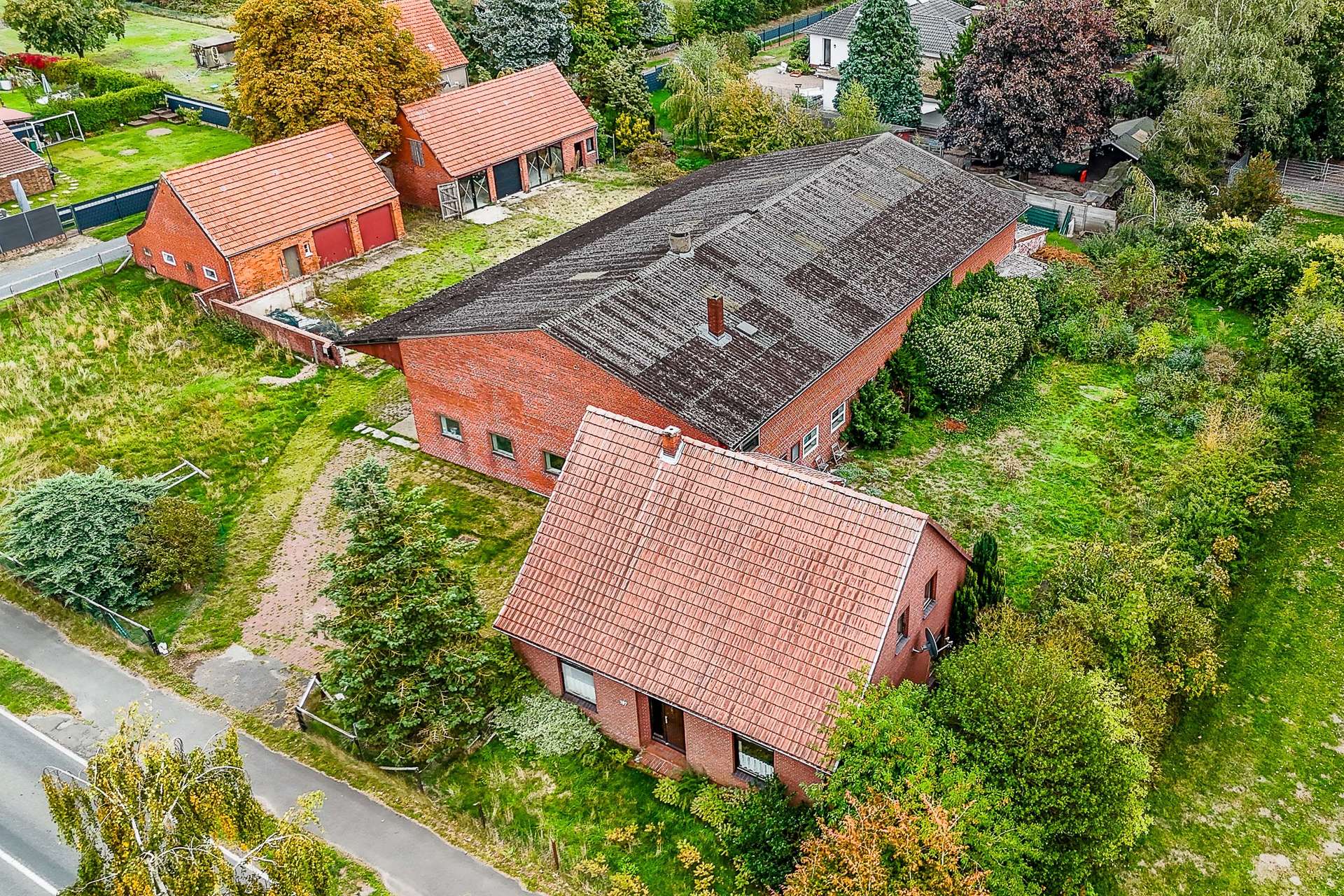Einfamilienhaus & Stall mit Entwicklungspotenzial auf großem Grundstück – Bild 3