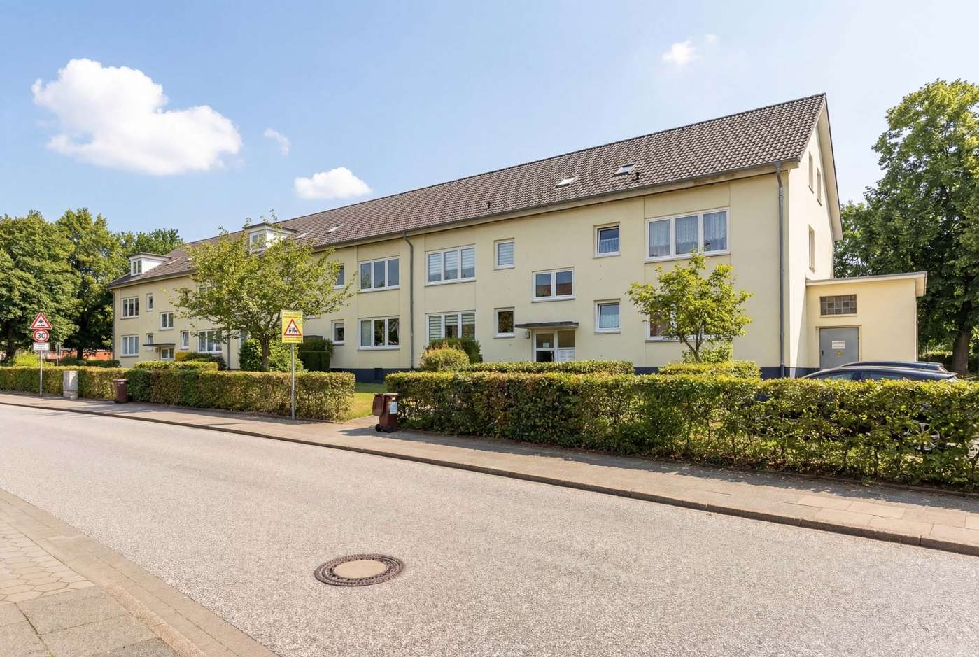 Solide 4-Zimmer Wohnung in zentraler Lage von Reinbek – Bild 1