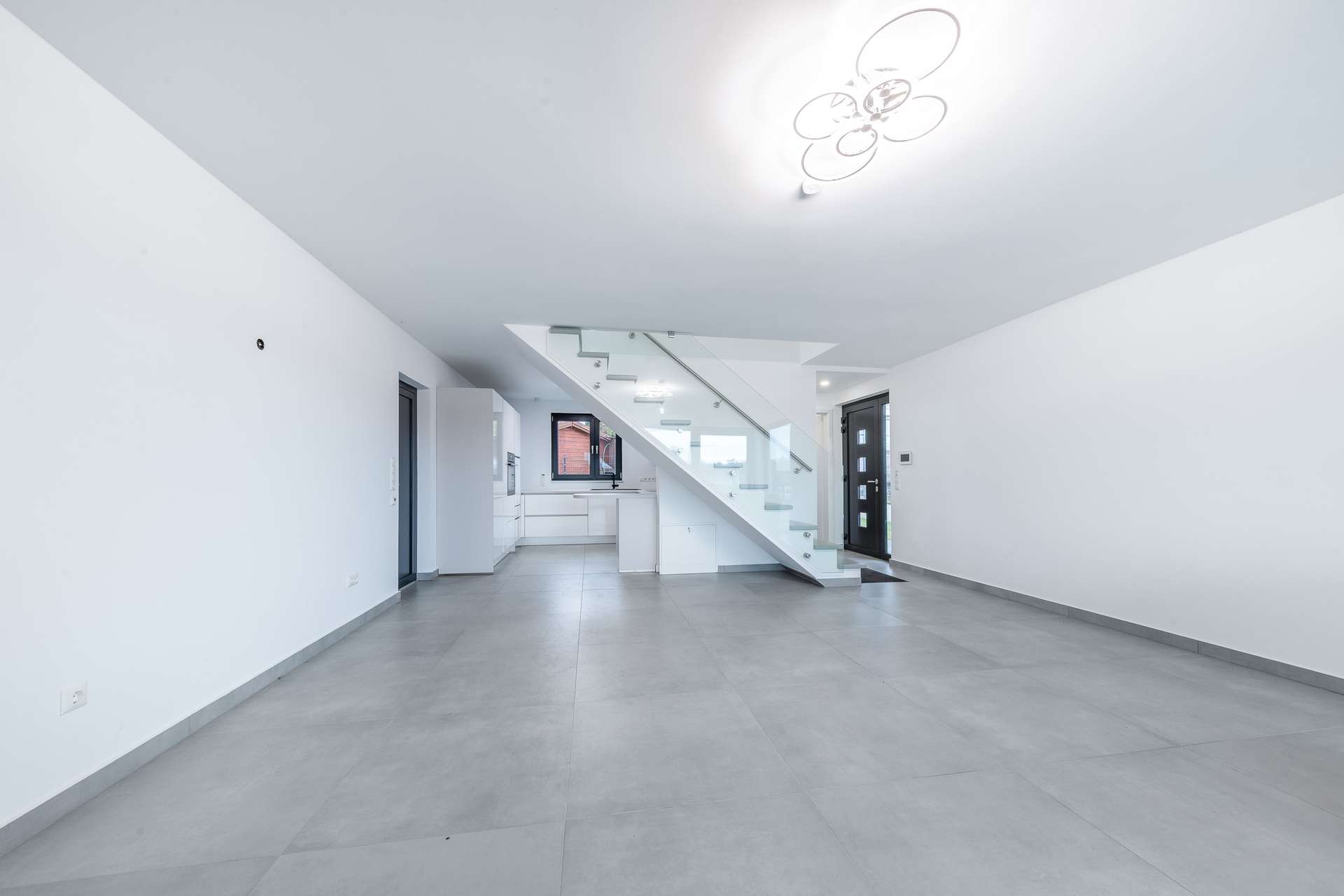 Modernes Wohnen auf höchstem Niveau – Einfamilienhaus mit Dachterrasse, Smart Home & Wärmepumpe – Bild 4
