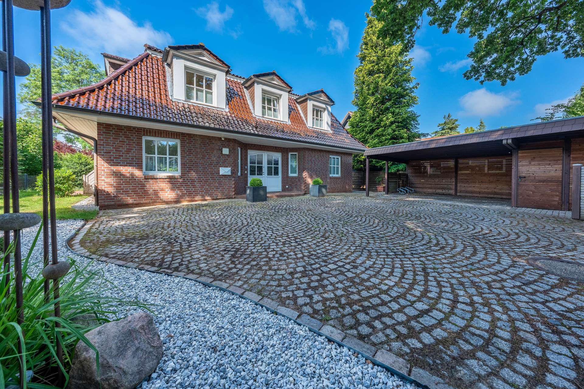 Villa mit besonderem Wohnambiente – Bild 1