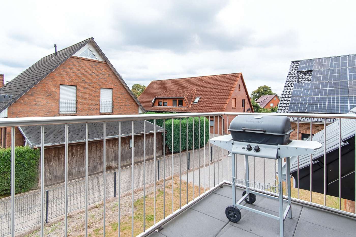 Zweifamilienhaus mit zwei Wohneinheiten & viel Komfort – Bild 7