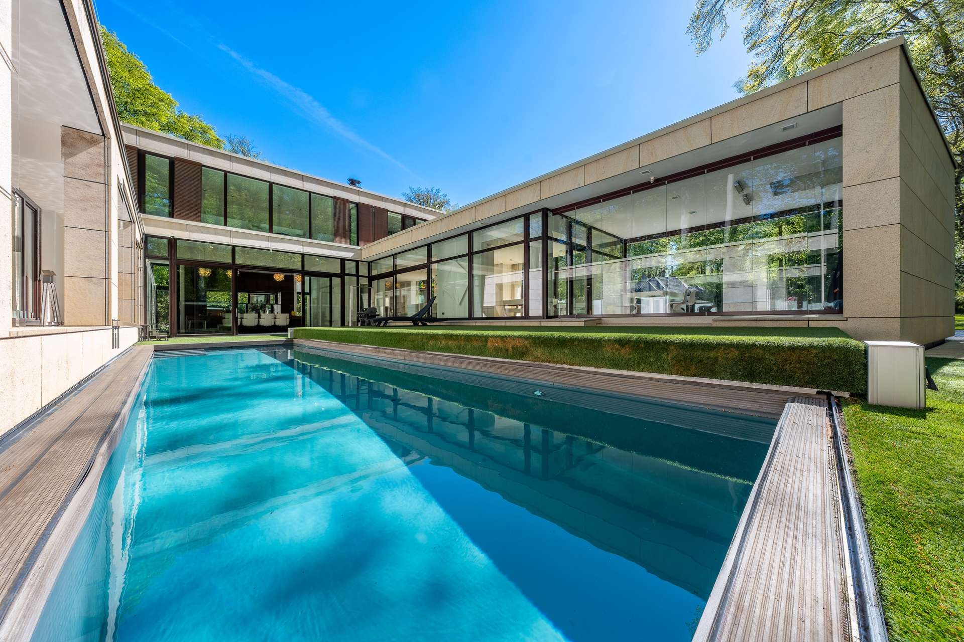 Architektonisches Statement im Grünen und preisgekrönte Villa – „Haus am Park“ – Bild 10