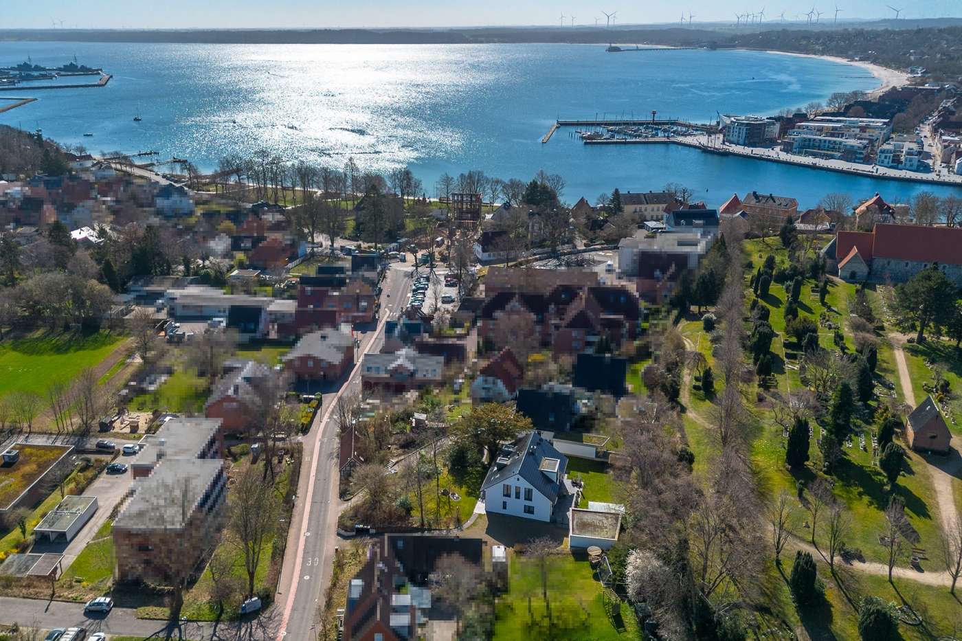 Die Ostsee nur 300 m entfernt – Luxuriöses Einfamilienhaus mit Sauna, Smart Home & Gartenoase – Bild 1
