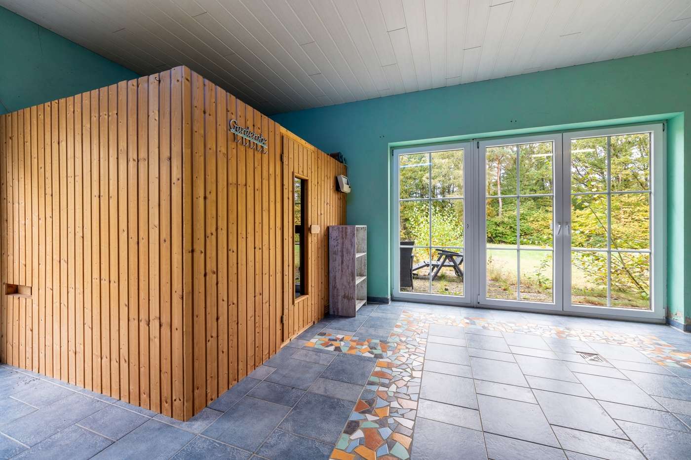 Wohnen mit Freiraum: Zwei Häuser, Pool und Sauna in der Lüneburger Heide – Bild 9