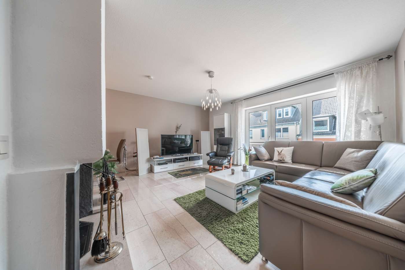 Wohnen mit Komfort: 3-Zimmer-Eigentumswohnung mit Garage und Fußbodenheizung Toplage Osna- Wüste – Bild 1