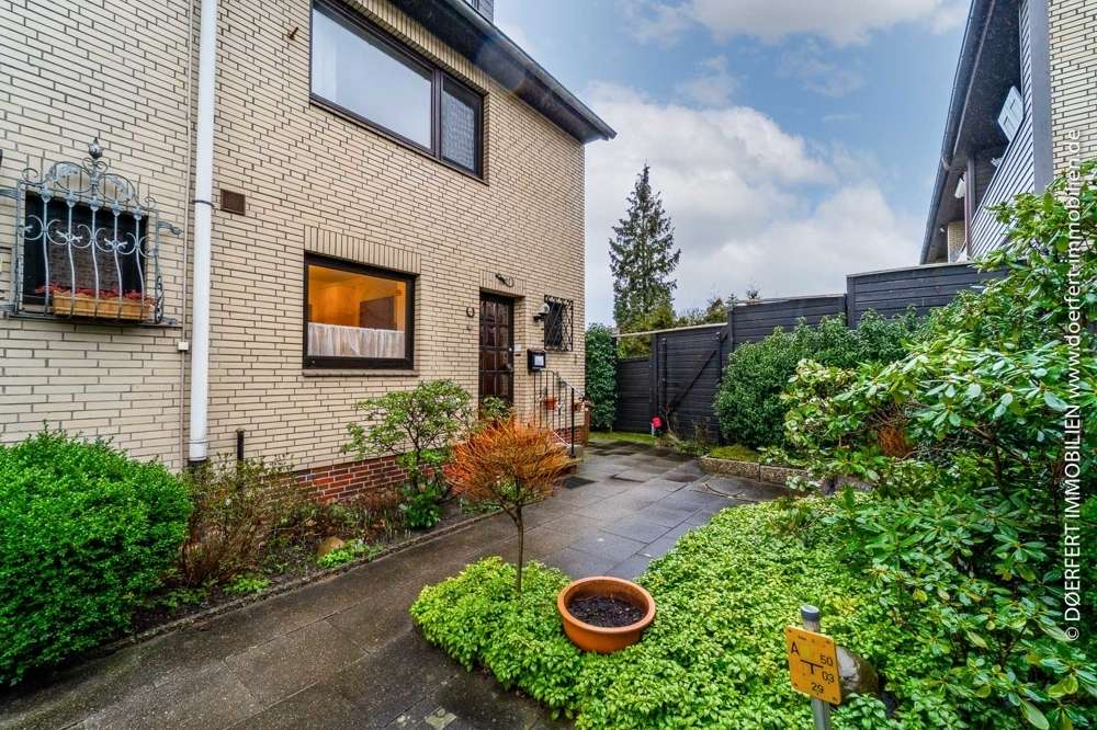 Uetersen | Außergewöhnlich großes Reihenendhaus mit Garten und Garage – Bild 1
