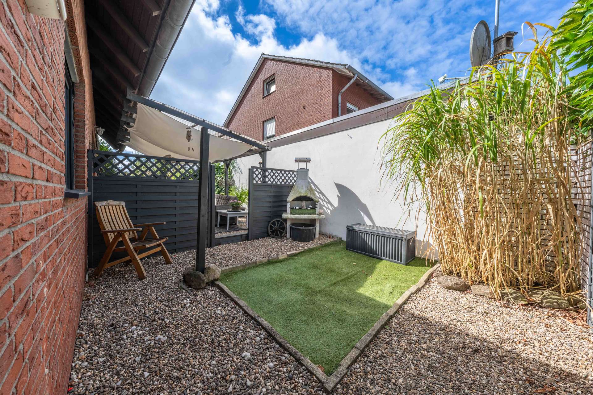 Großzügiges Einfamilienhaus mit Kamin, Südgarten & überdachter Terrasse – Bild 6