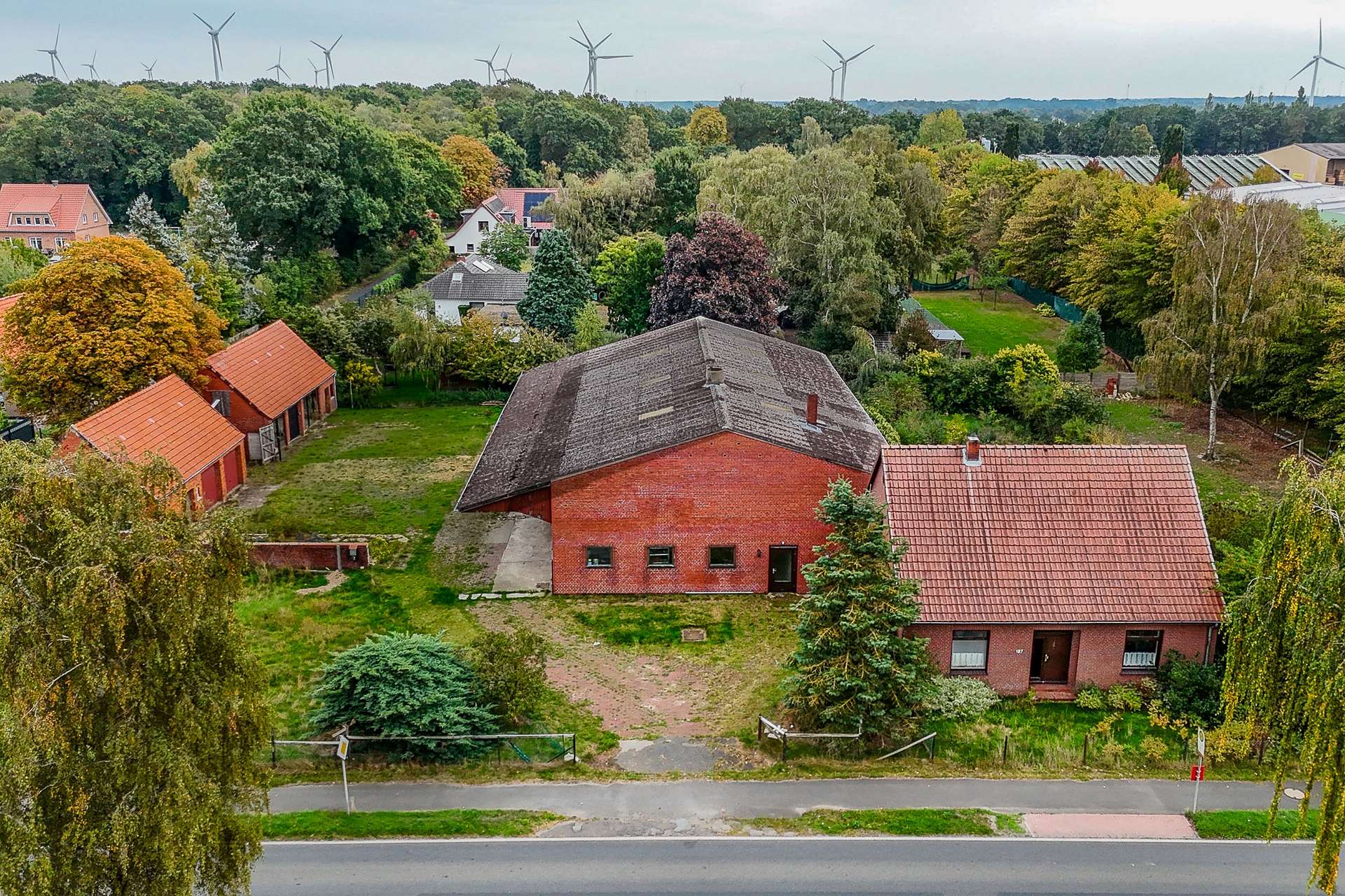 Einfamilienhaus & Stall mit Entwicklungspotenzial auf großem Grundstück – Bild 1