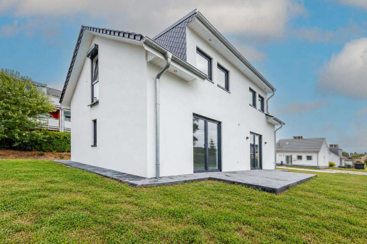 Modernes Refugium am Bernsteinsee – Neubau mit Blick auf den Elbe-Seitenkanal – Bild 1