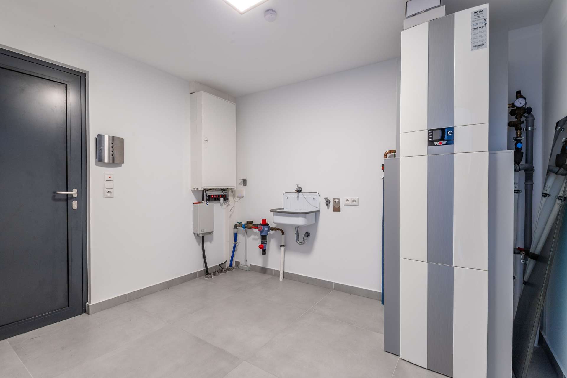 Modernes Wohnen auf höchstem Niveau – Einfamilienhaus mit Dachterrasse, Smart Home & Wärmepumpe – Bild 11