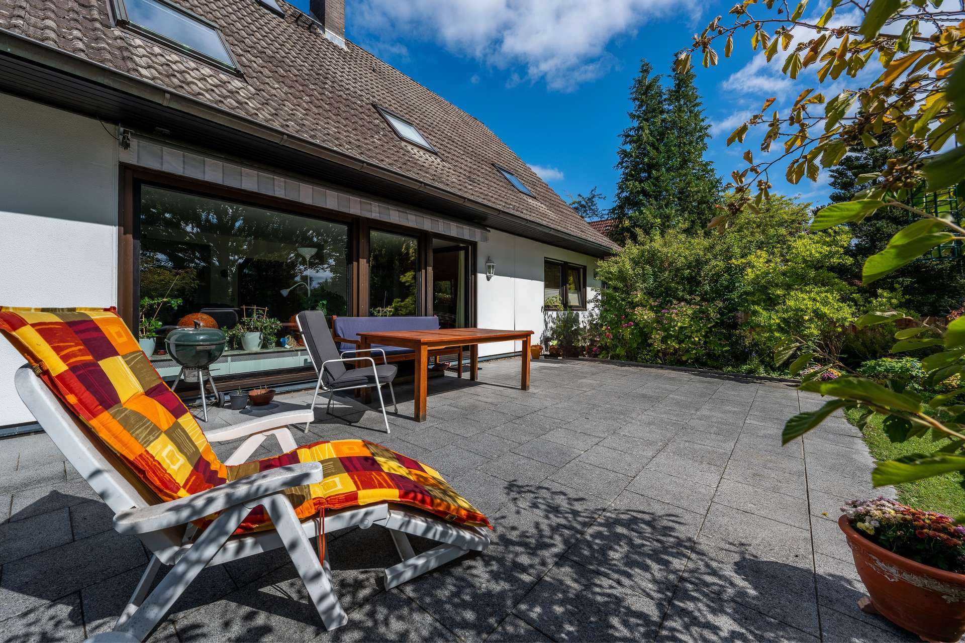 Lage, Licht, Lebensqualität – Großzügiges Einfamilienhaus auf Traumgrundstück in Meiendorf – Bild 3