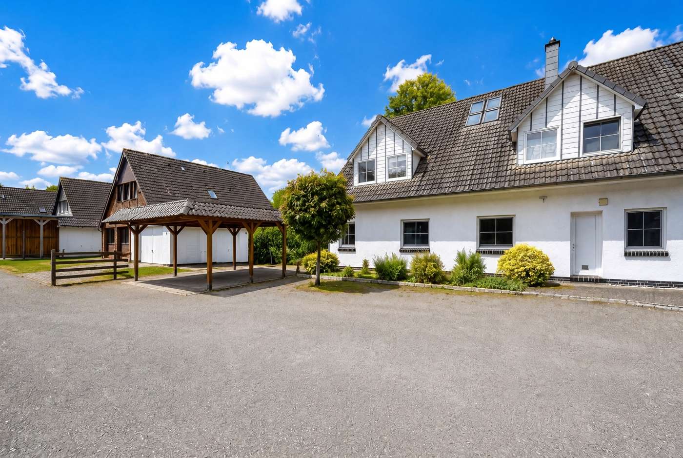 Familienparadies in Achim – Komfortables Haus mit Sonnenterrasse – Bild 1