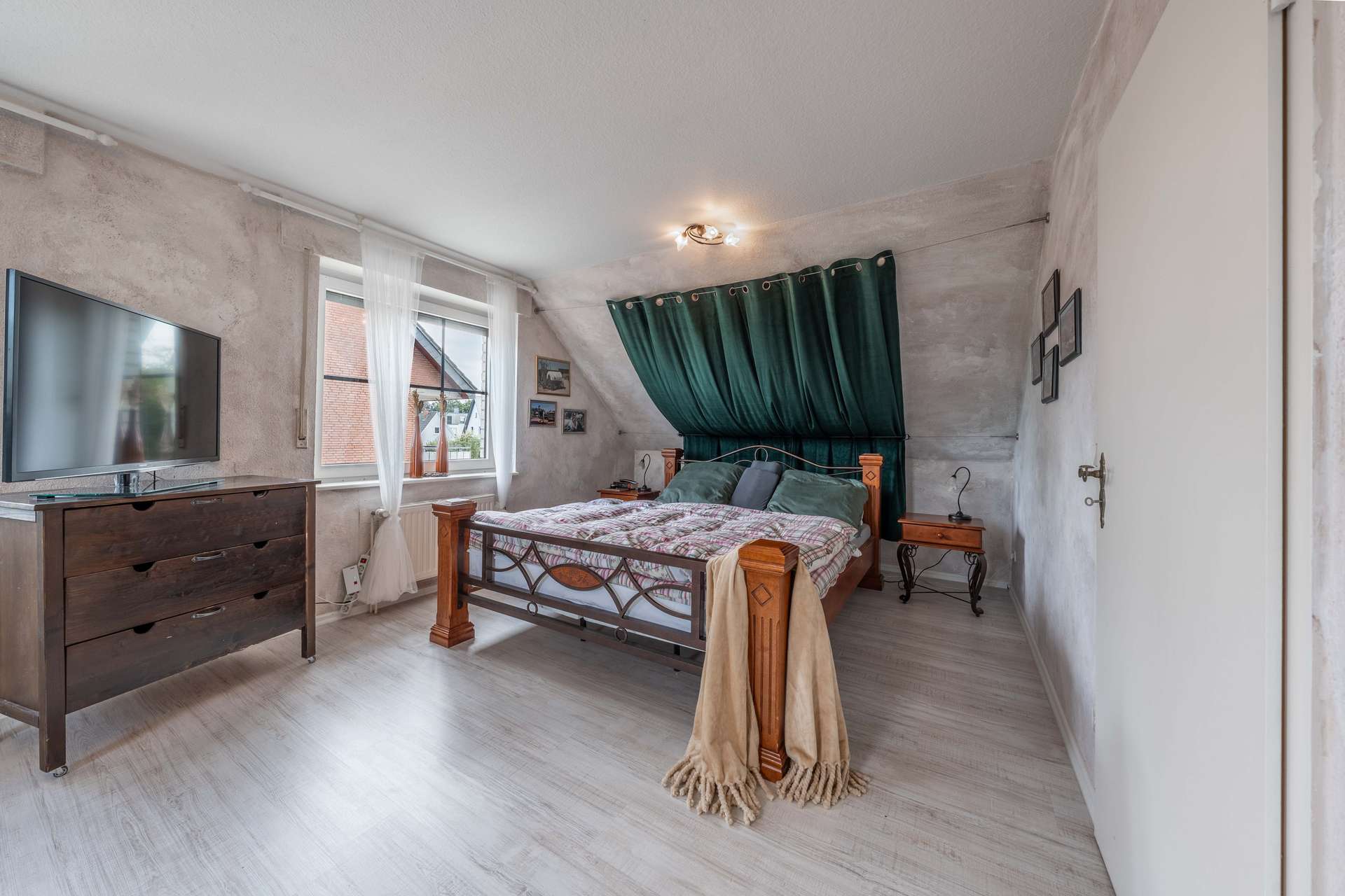 Traumhaftes Zuhause mit Schwimmteich, Kachelofen, PV-Anlage & Sauna – Bild 8