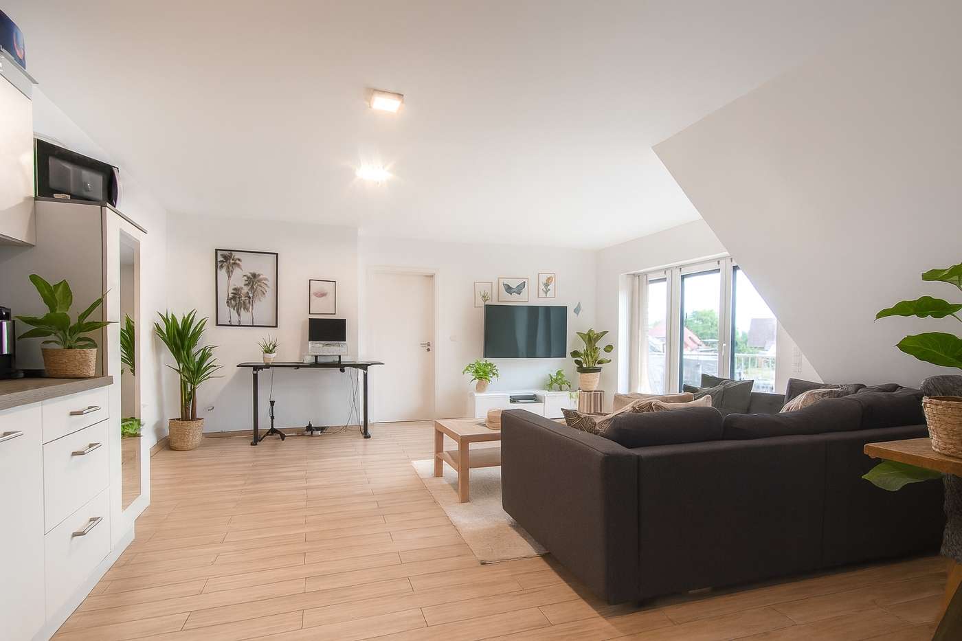 Zweifamilienhaus mit zwei Wohneinheiten & viel Komfort – Bild 3