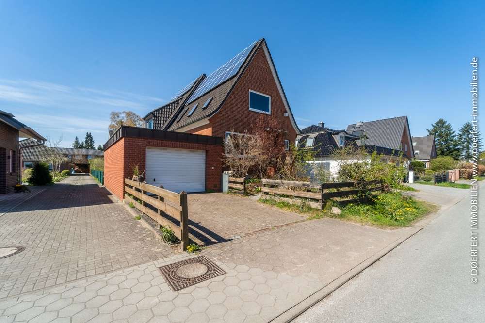Hamburg – Sasel | Großes Einfamilienhaus mit Photovoltaik, Garten und Doppelgarage – Bild 1