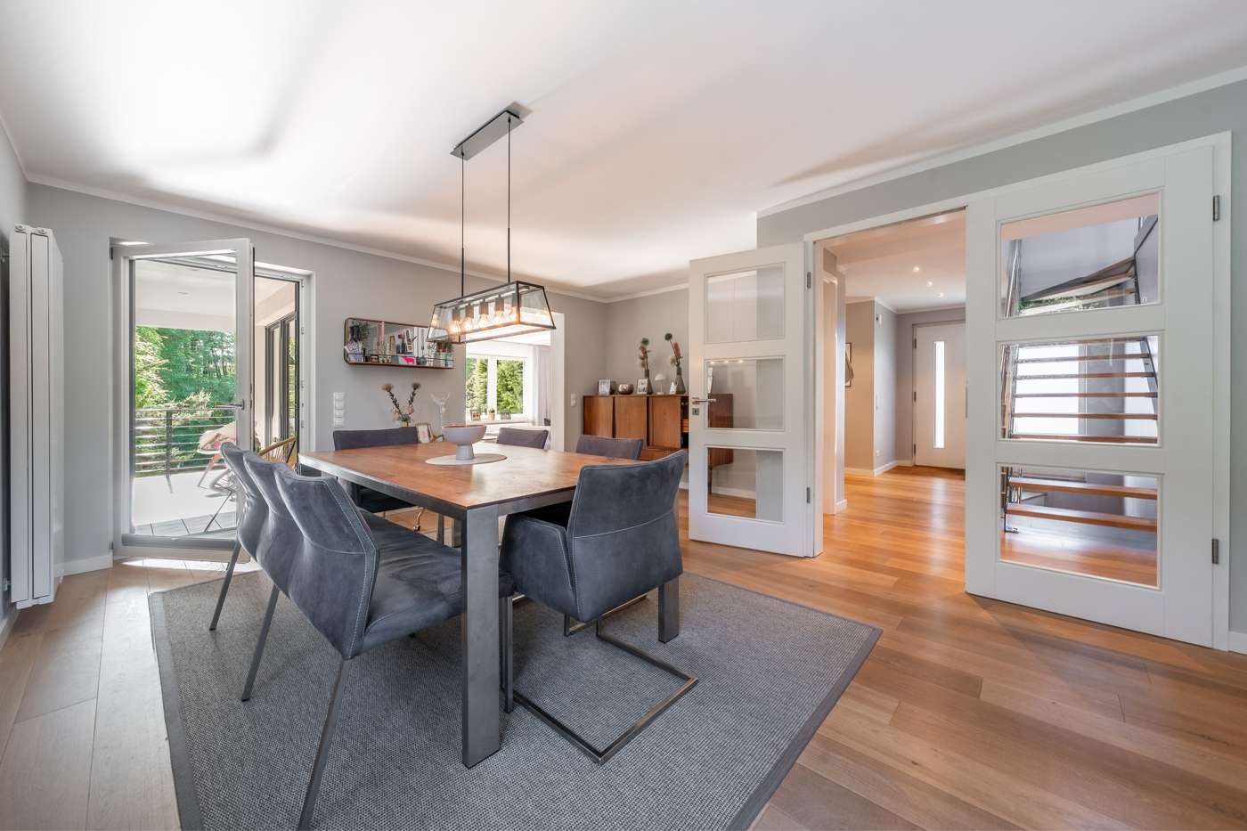Bauhausvilla mit vielen Extras und Grundstück mit Wald – Bild 6