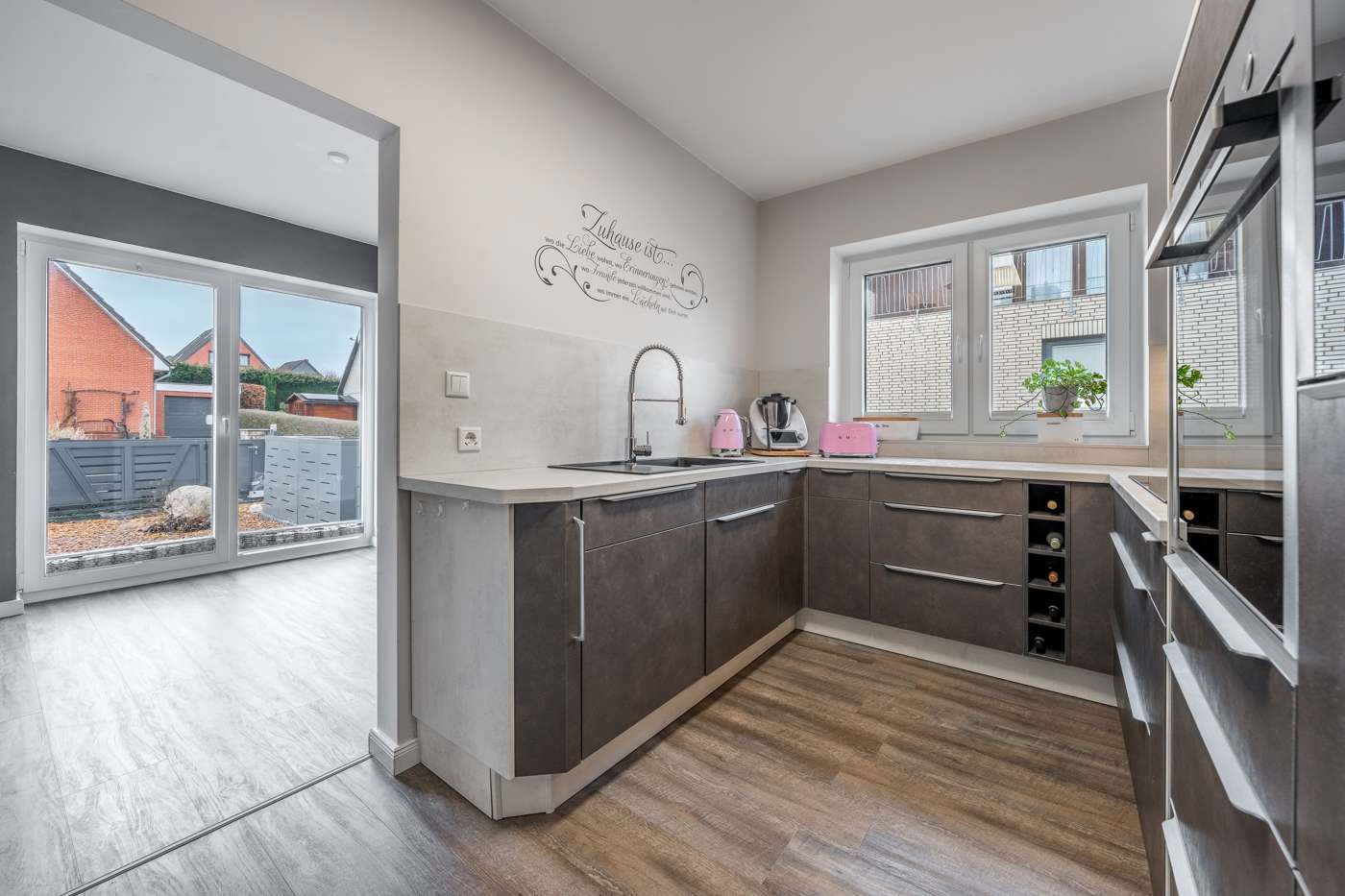 Modernisiertes und großzügiges Einfamilienhaus mit Gartenidylle – Bild 4