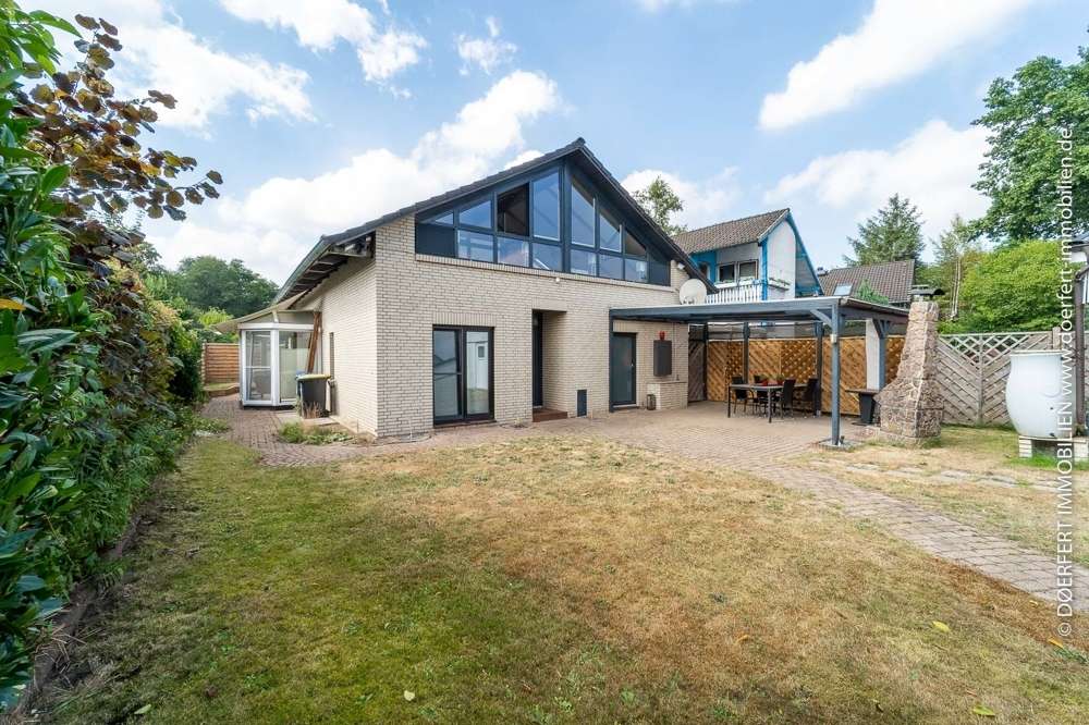 Hamburg – Langenhorn | Großes Einfamilienhaus mit hoher Ausstattungsqualität auf Erbpachtgrundstück – Bild 1
