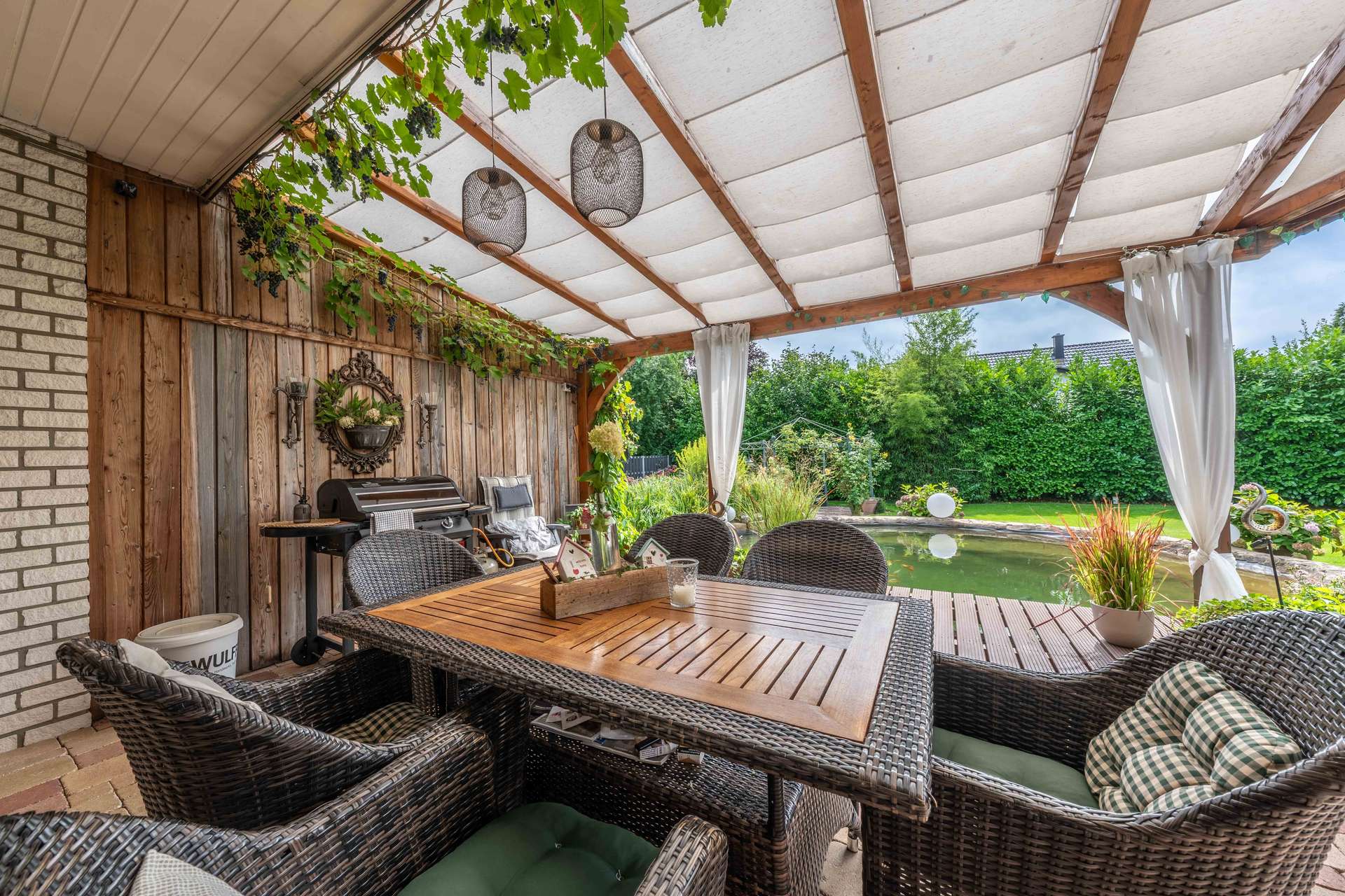 Traumhaftes Zuhause mit Schwimmteich, Kachelofen, PV-Anlage & Sauna – Bild 3
