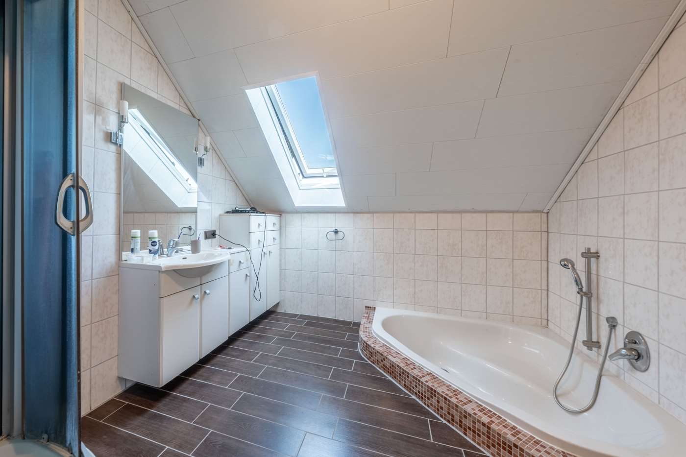 Großzügiges  Zwei- / Mehrgenerationenhaus mit 393 m² Wohnfläche & Traumgrundstück – Bild 9