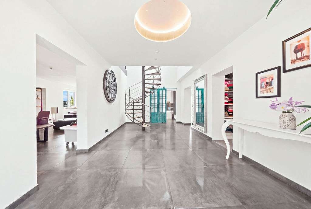Stilvoll & smart: Sanierter Wohntraum – Bild 1